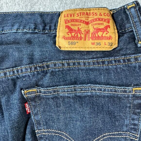 Levis Jeans Mens 36x32 Blue 569 Loose Straight American Medium Wash Denim - Picture 2 of 11